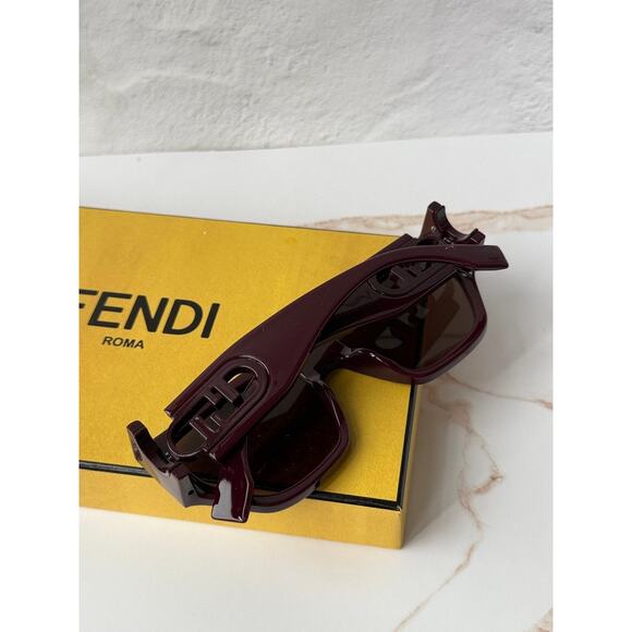 NEW Fendi FE40108U Burgundy Flat Top Sunglasses main image 8